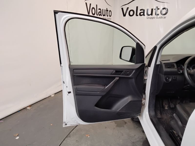 GuidiCar - VOLKSWAGEN INDUSTRIALI Caddy 4ª serie 2017 Caddy 4ª serie - Caddy 2.0 TDI 102 CV Furgone Business Usato